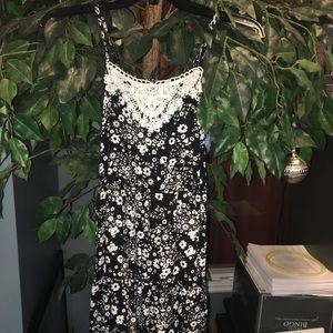 *NEW WITH TAG* Adorable flowy summer dress!